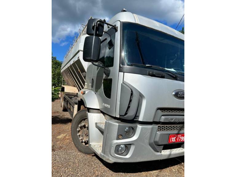 FORD - CARGO 2429 - 2015/2015 - Cinza - R$ 310.000,00